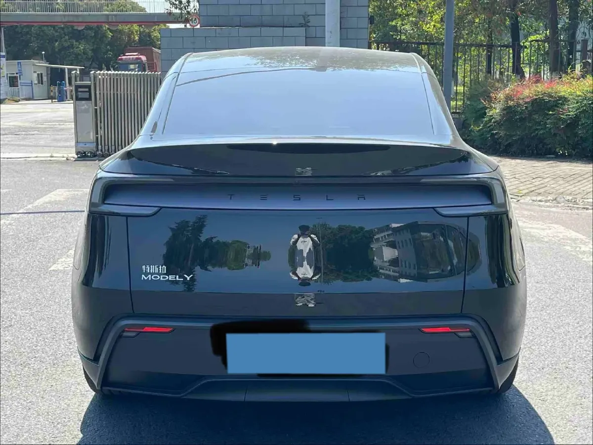 2025 Tesla Model Y BEV 62.5KWH,autocango,china used car exporter,china ev exporter,chinese used car exporter,chinese used ev exporter