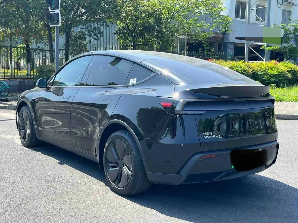 2025 Tesla Model Y BEV 62.5KWH,autocango,china used car exporter,china ev exporter,chinese used car exporter,chinese used ev exporter