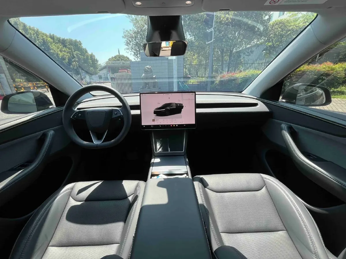 2025 Tesla Model Y BEV 62.5KWH,autocango,china used car exporter,china ev exporter,chinese used car exporter,chinese used ev exporter