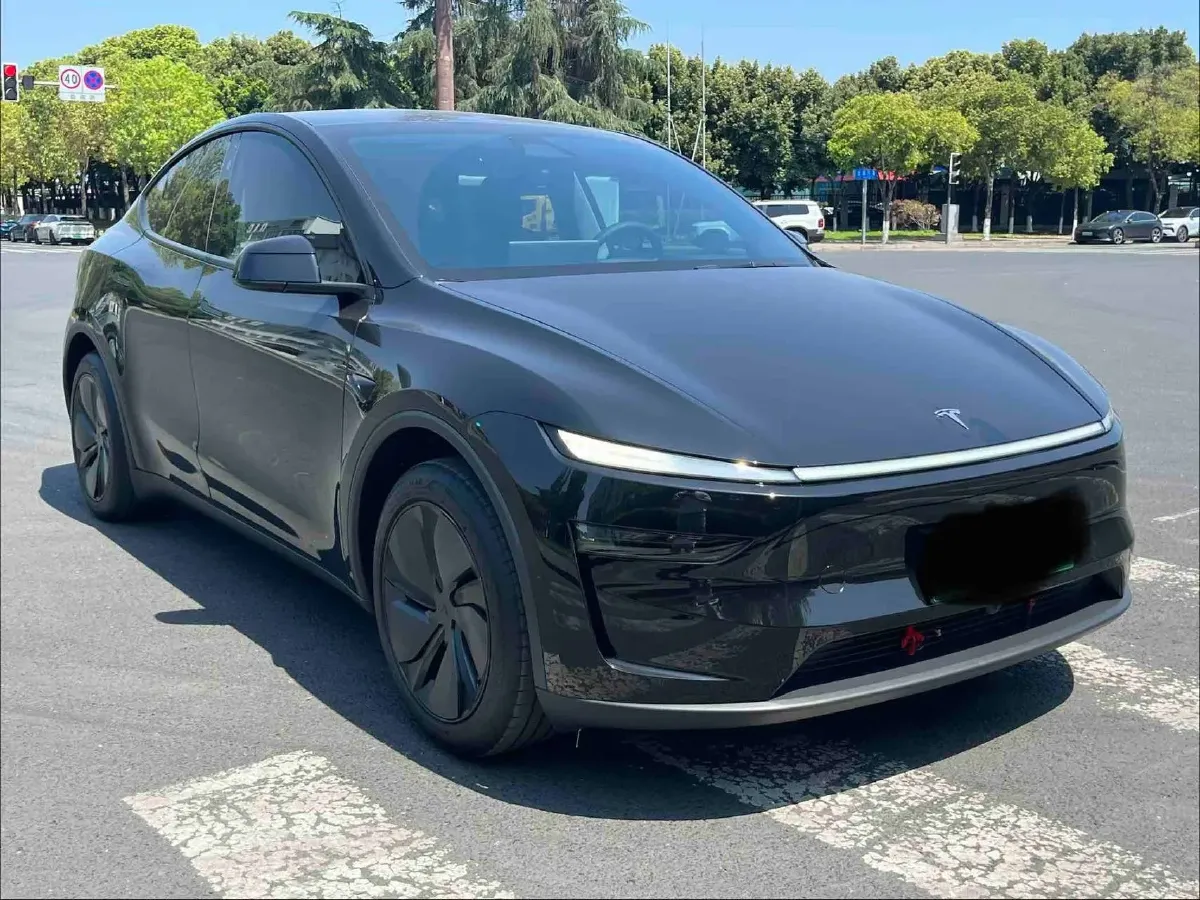 2025 Tesla Model Y BEV 62.5KWH,autocango,china used car exporter,china ev exporter,chinese used car exporter,chinese used ev exporter