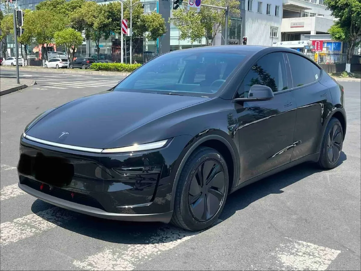 2025 Tesla Model Y BEV 62.5KWH,autocango,china used car exporter,china ev exporter,chinese used car exporter,chinese used ev exporter