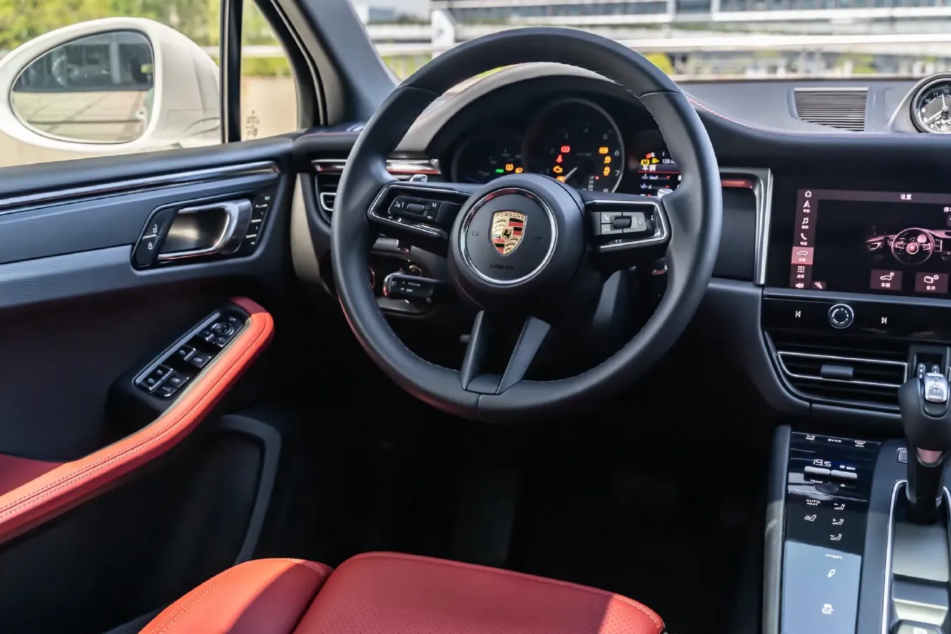 2024 Porsche Macan 2.0T 265HP L4 7DCT,autocango,china used car exporter,china ev exporter,chinese used car exporter,chinese used ev exporter