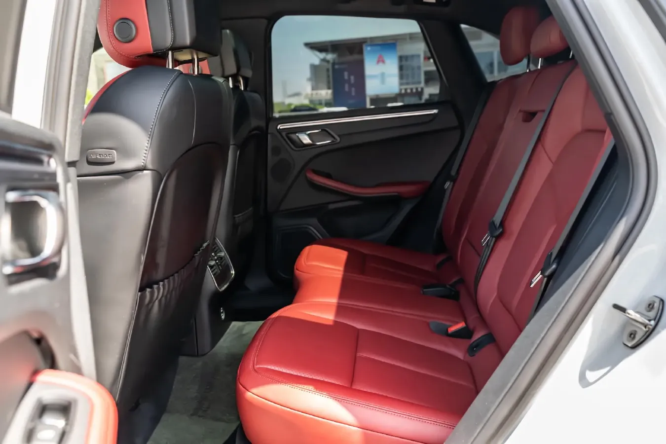 2024 Porsche Macan 2.0T 265HP L4 7DCT,autocango,china used car exporter,china ev exporter,chinese used car exporter,chinese used ev exporter