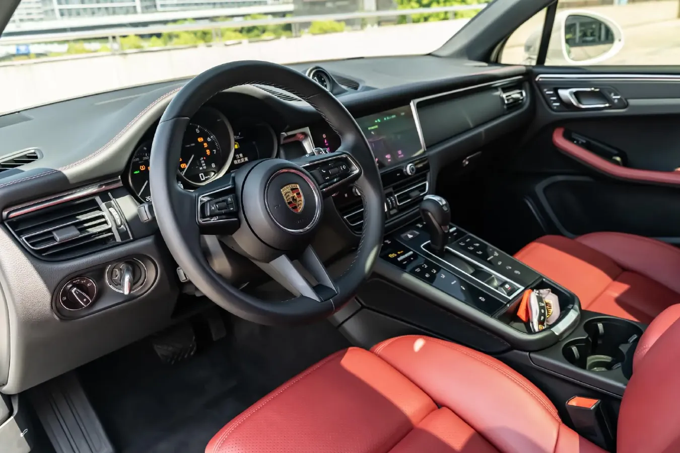 2024 Porsche Macan 2.0T 265HP L4 7DCT,autocango,china used car exporter,china ev exporter,chinese used car exporter,chinese used ev exporter