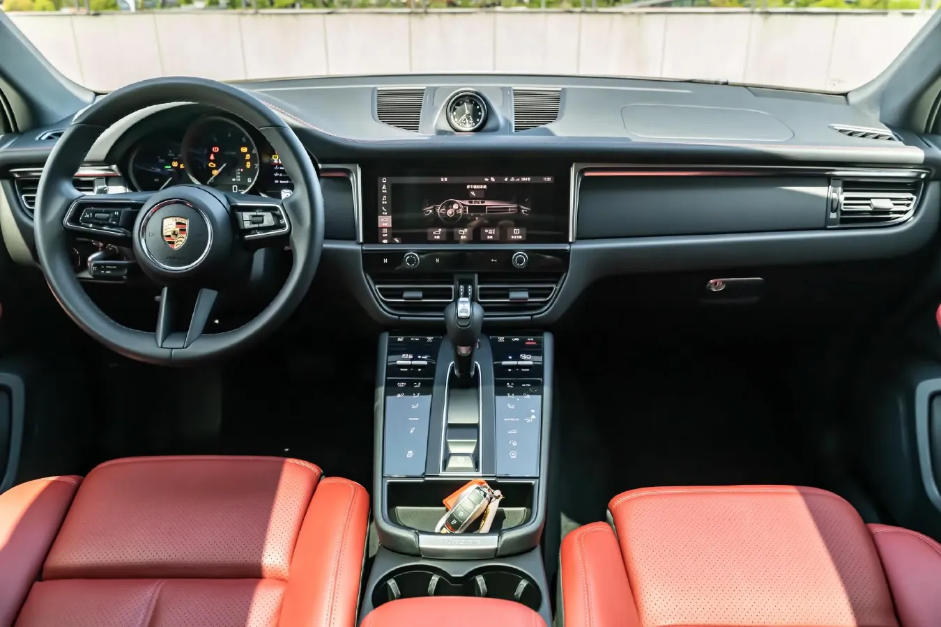 2024 Porsche Macan 2.0T 265HP L4 7DCT,autocango,china used car exporter,china ev exporter,chinese used car exporter,chinese used ev exporter