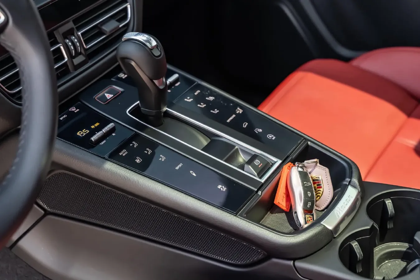 2024 Porsche Macan 2.0T 265HP L4 7DCT,autocango,china used car exporter,china ev exporter,chinese used car exporter,chinese used ev exporter