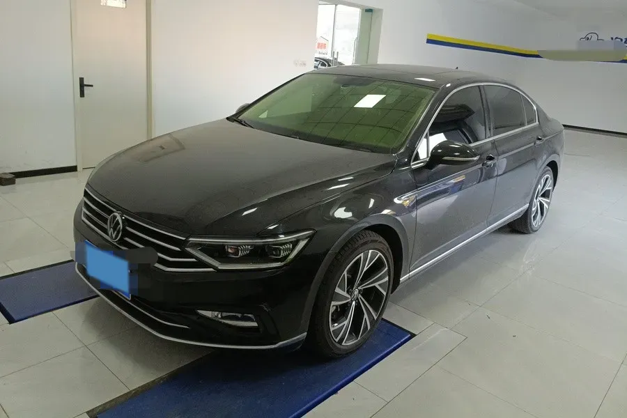 2021 Volkswagen Magotan 2.0T 186HP L4 7DCT,autocango,china used car exporter,china ev exporter,chinese used car exporter,chinese used ev exporter