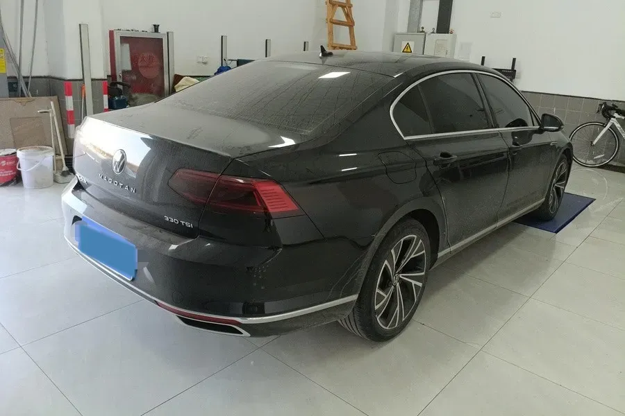 2021 Volkswagen Magotan 2.0T 186HP L4 7DCT,autocango,china used car exporter,china ev exporter,chinese used car exporter,chinese used ev exporter