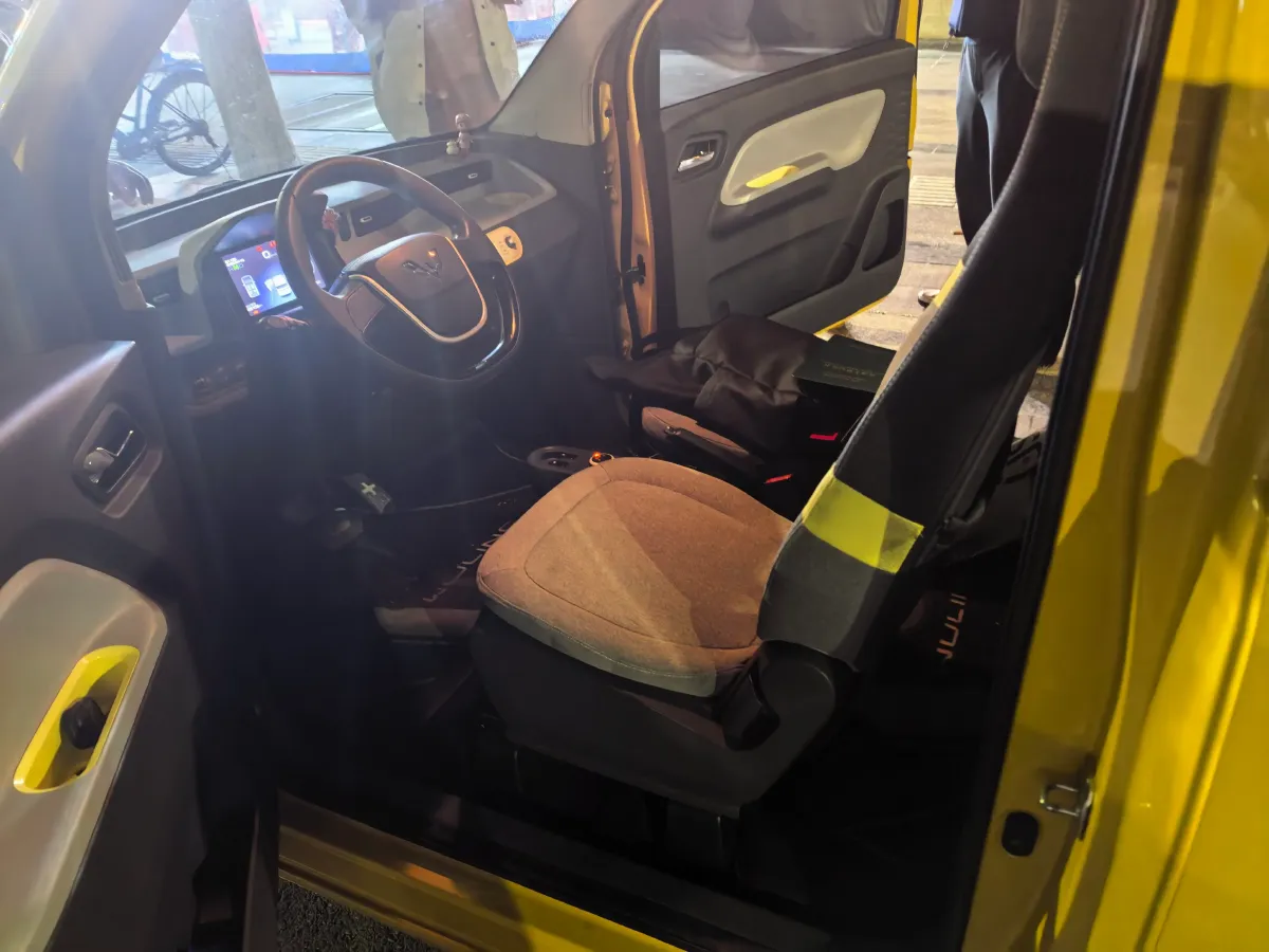 2021 WuLing HongGuang MINI EV BEV 13.9KWH,autocango,china used car exporter,china ev exporter,chinese used car exporter,chinese used ev exporter