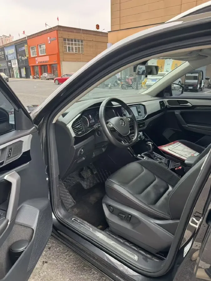 2019 Jeep Cherokee 2.0T 234HP L4 9AT,autocango,china used car exporter,china ev exporter,chinese used car exporter,chinese used ev exporter