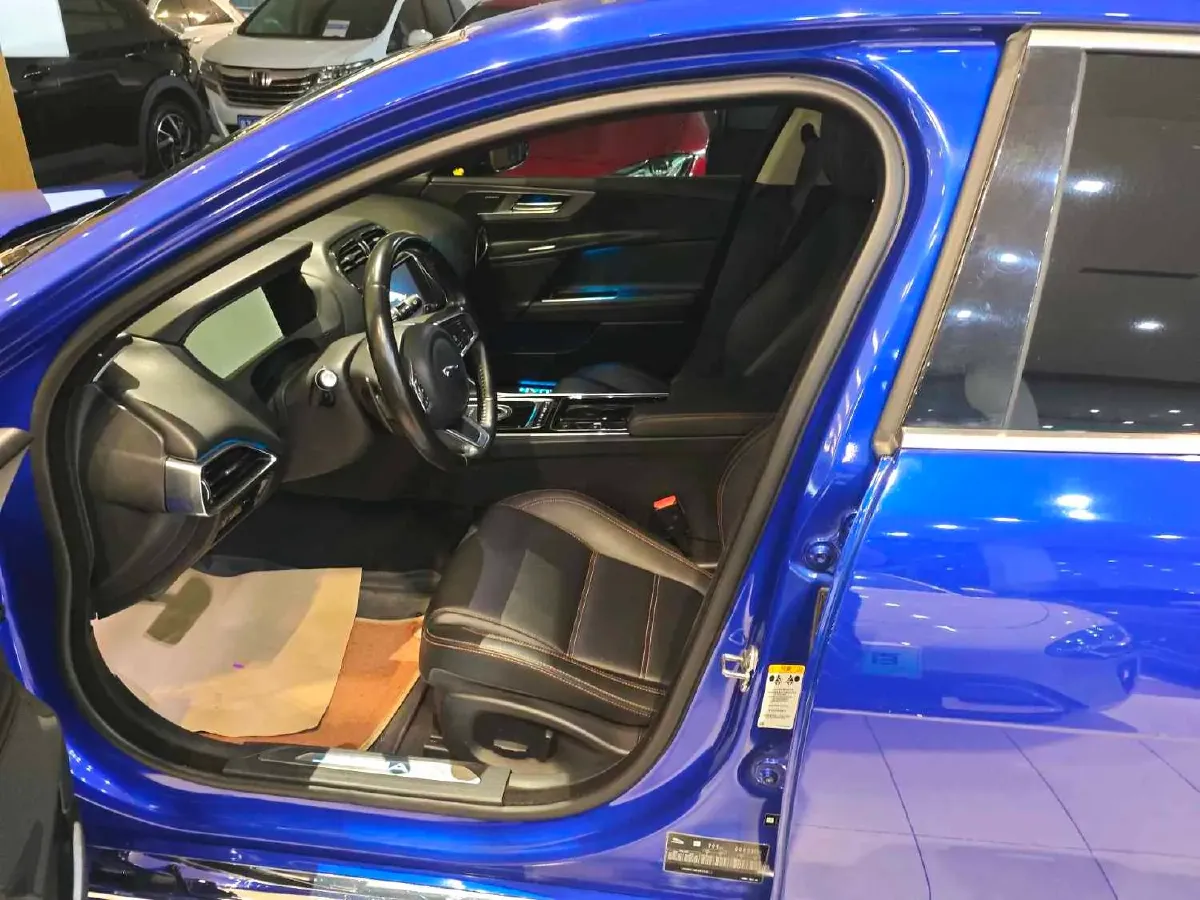 2019 Land Rover Discovery Sport 2.0T 200HP L4 9AT,autocango,china used car exporter,china ev exporter,chinese used car exporter,chinese used ev exporter