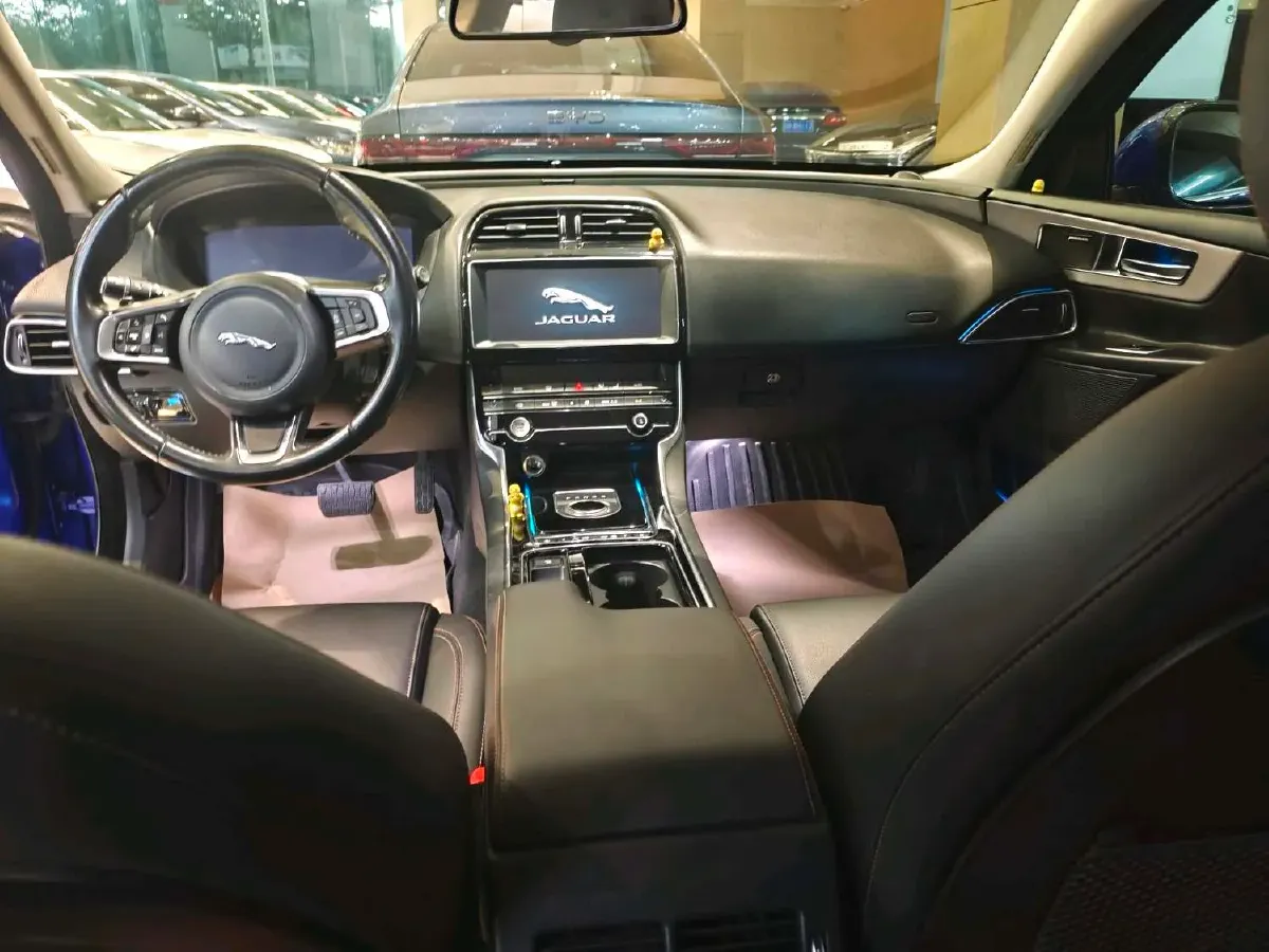 2019 Land Rover Discovery Sport 2.0T 200HP L4 9AT,autocango,china used car exporter,china ev exporter,chinese used car exporter,chinese used ev exporter