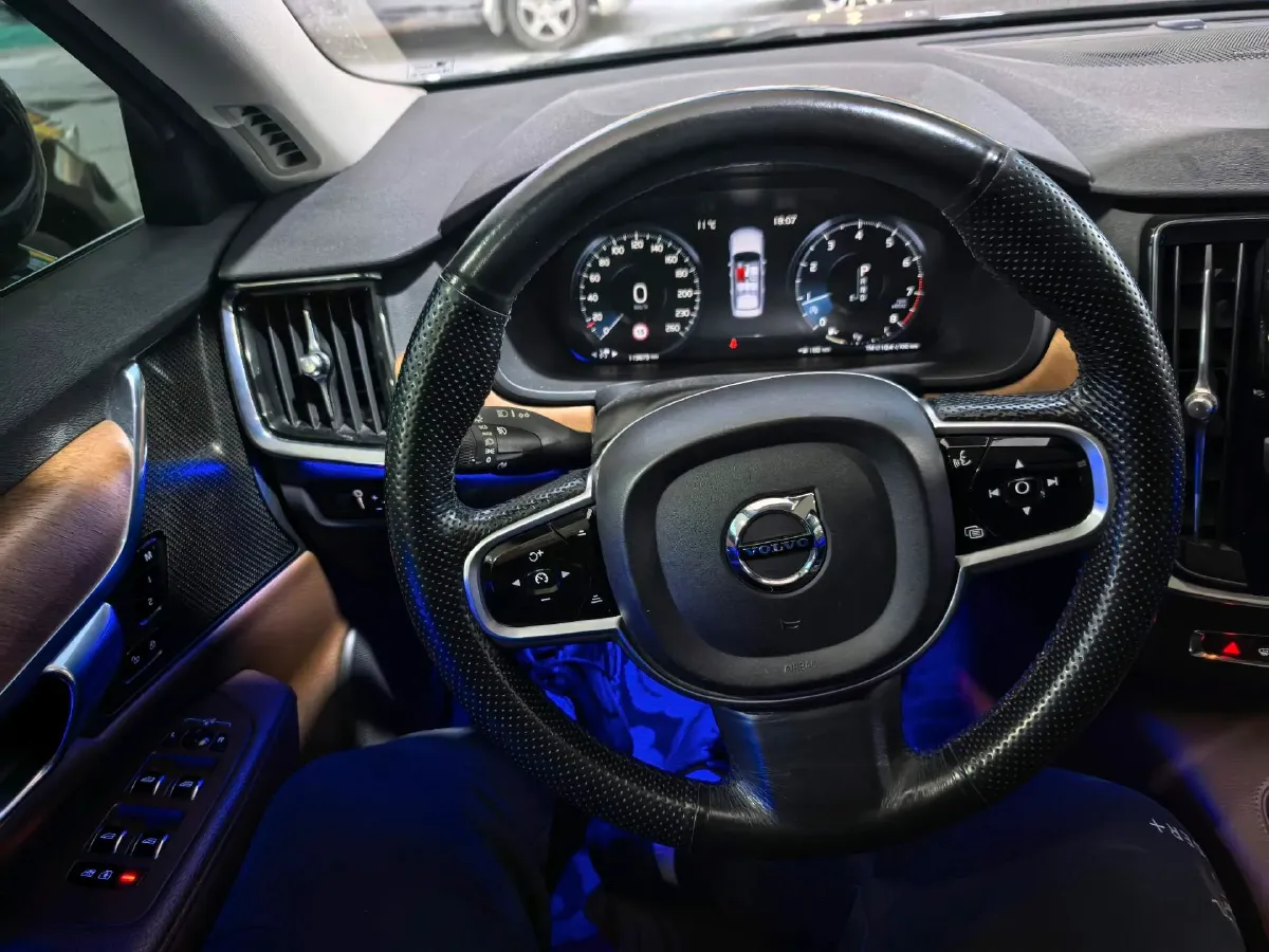 2019 Mercedes-Benz E Class 1.5T 184HP L4 9AT,autocango,china used car exporter,china ev exporter,chinese used car exporter,chinese used ev exporter