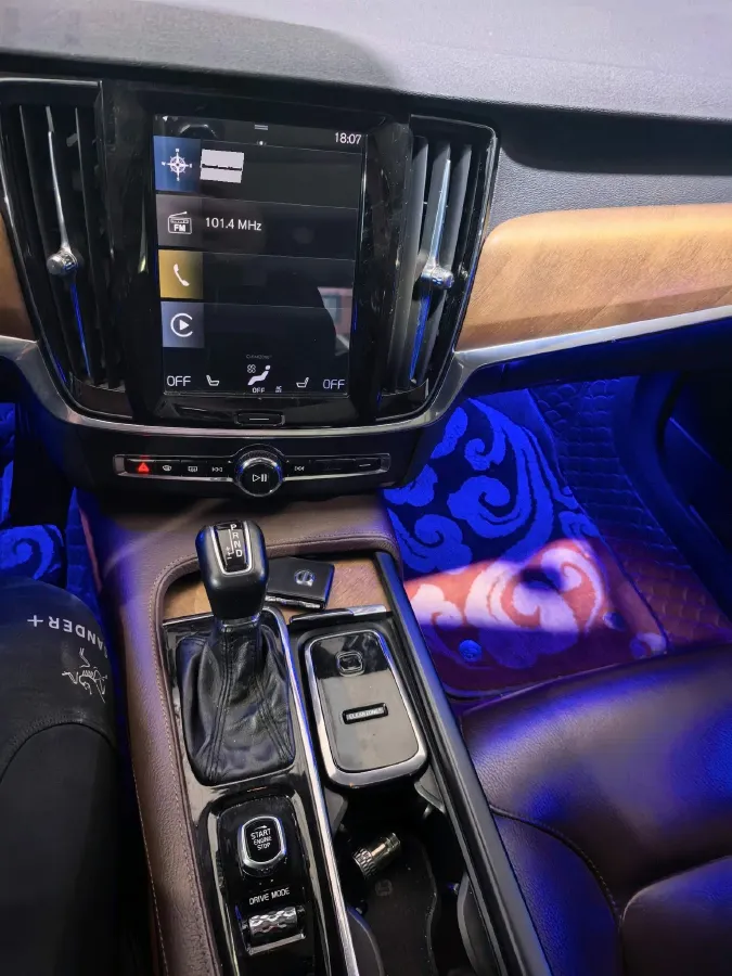 2019 Mercedes-Benz E Class 1.5T 184HP L4 9AT,autocango,china used car exporter,china ev exporter,chinese used car exporter,chinese used ev exporter