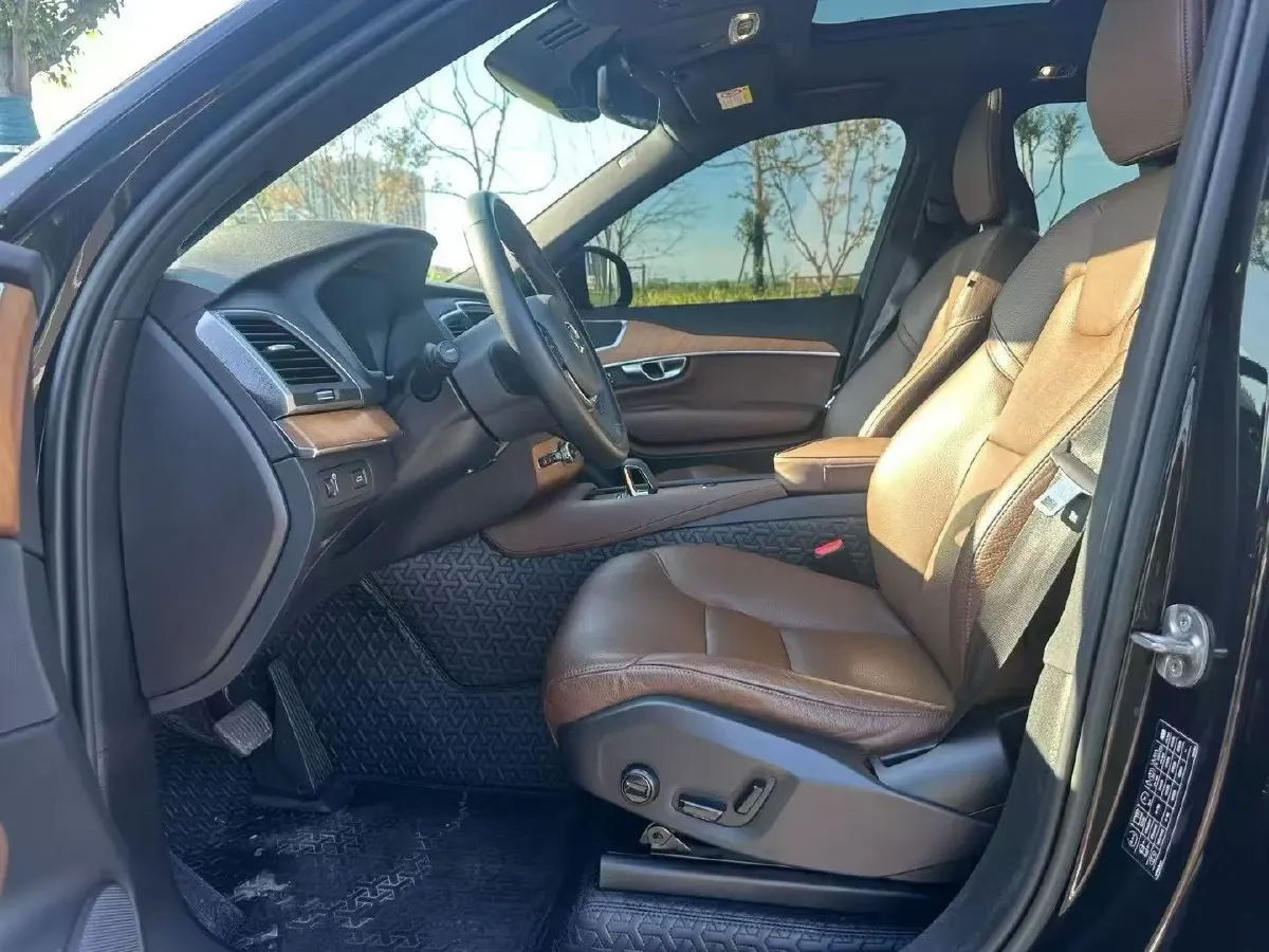 2023 Volvo XC90 2.0T 250HP L4 8AT,autocango,china used car exporter,china ev exporter,chinese used car exporter,chinese used ev exporter