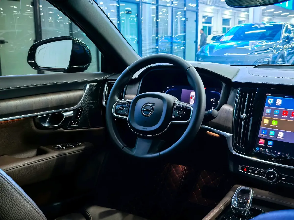 2022 Volvo S90 2.0T 250HP L4 8AT,autocango,china used car exporter,china ev exporter,chinese used car exporter,chinese used ev exporter