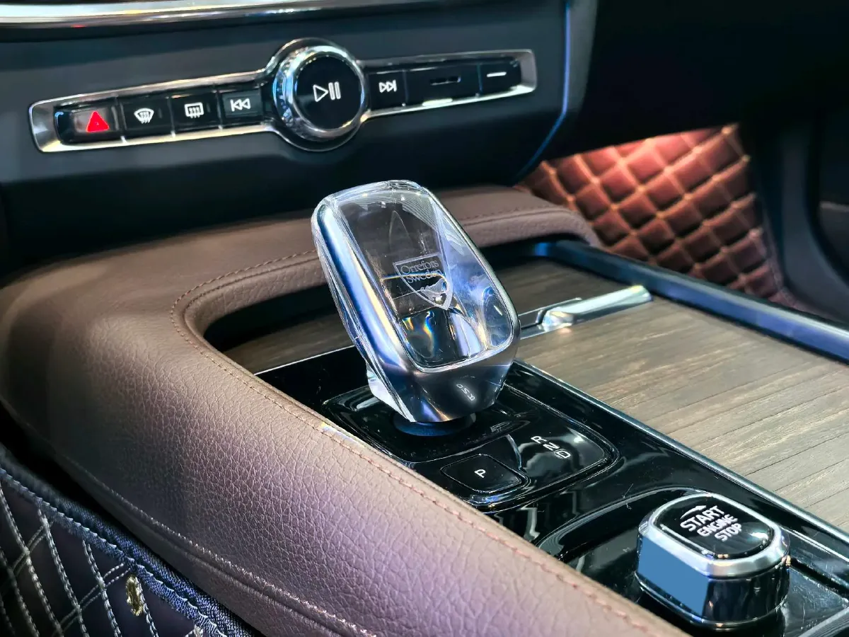 2022 Volvo S90 2.0T 250HP L4 8AT,autocango,china used car exporter,china ev exporter,chinese used car exporter,chinese used ev exporter