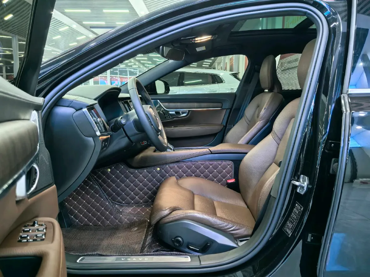 2022 Volvo S90 2.0T 250HP L4 8AT,autocango,china used car exporter,china ev exporter,chinese used car exporter,chinese used ev exporter