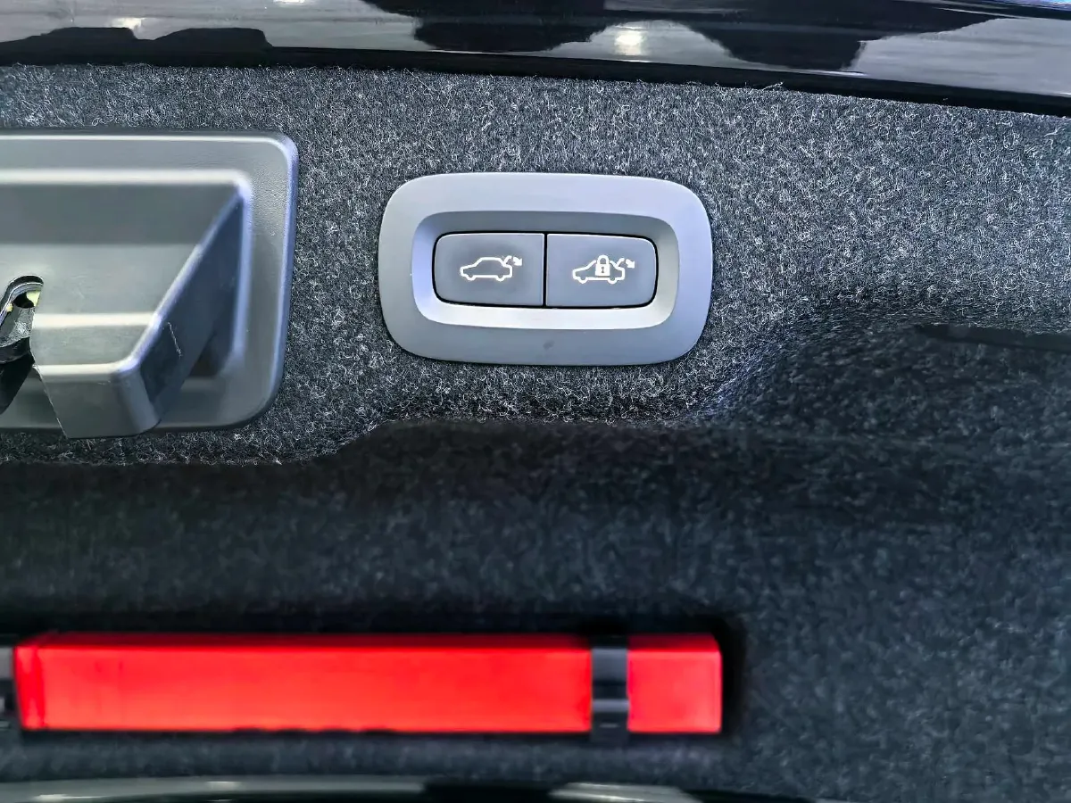 2022 Volvo S90 2.0T 250HP L4 8AT,autocango,china used car exporter,china ev exporter,chinese used car exporter,chinese used ev exporter