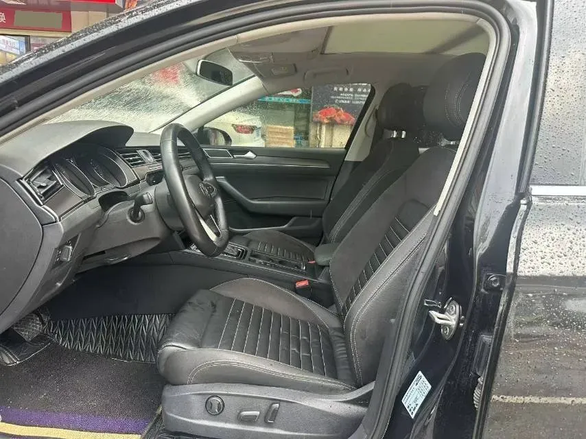 2020 Volkswagen Magotan 2.0T 186HP L4 7DCT,autocango,china used car exporter,china ev exporter,chinese used car exporter,chinese used ev exporter