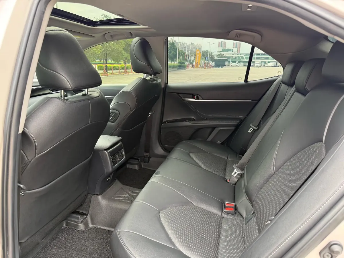 2021 Toyota Camry 2.5L 209HP L4 8AT,autocango,china used car exporter,china ev exporter,chinese used car exporter,chinese used ev exporter