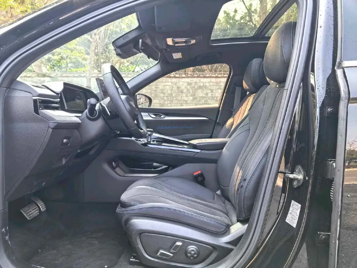 2025 Geely Preface 2.0T 238HP L4 8AT,autocango,china used car exporter,china ev exporter,chinese used car exporter,chinese used ev exporter