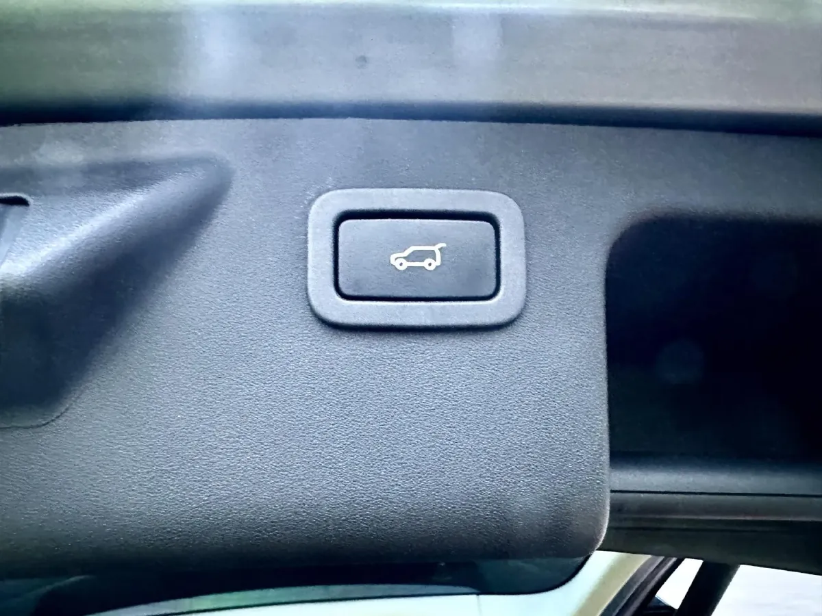 2018 Land Rover Discovery Sport 2.0T 241HP L4 9AT,autocango,china used car exporter,china ev exporter,chinese used car exporter,chinese used ev exporter