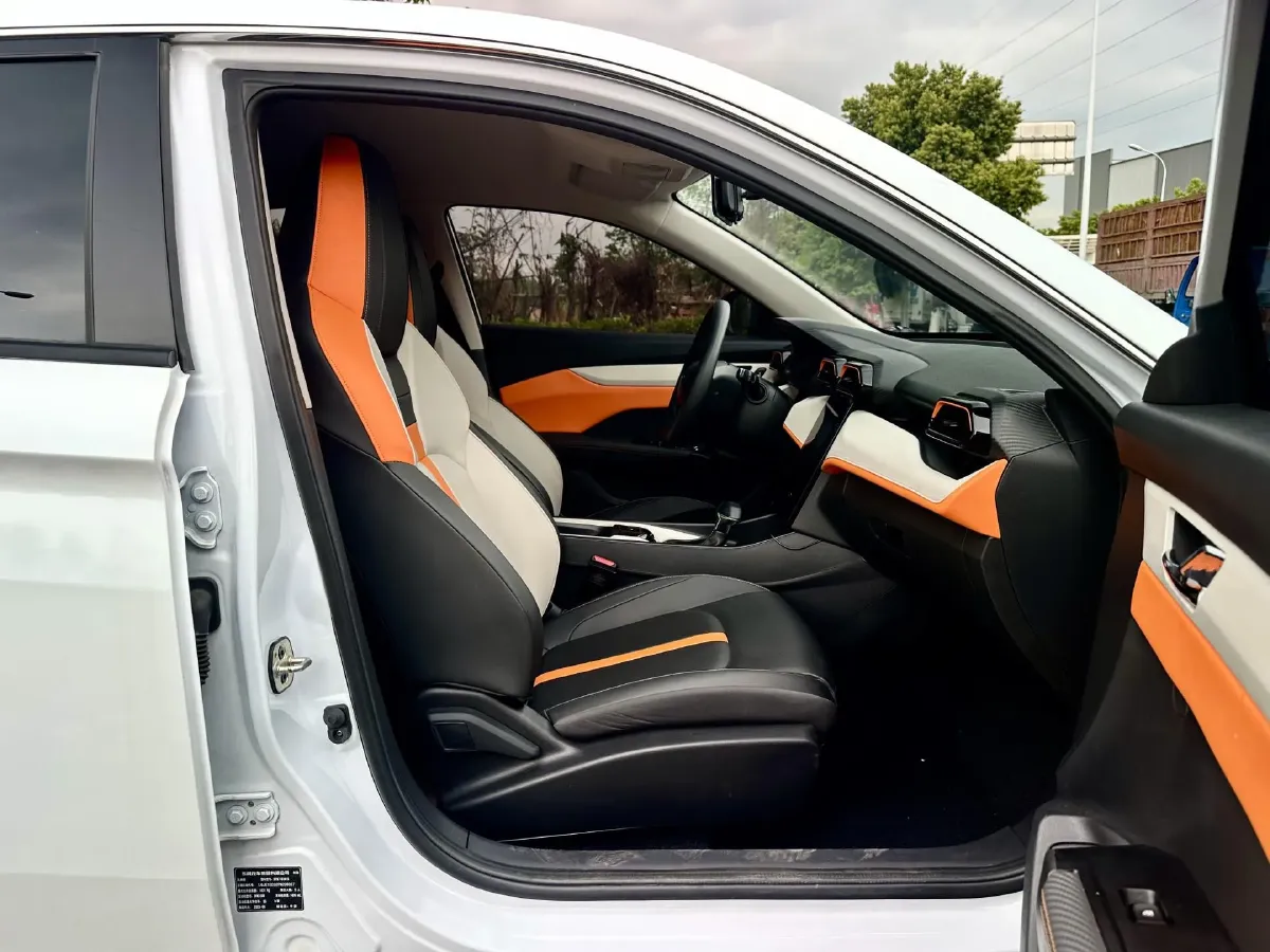 2023 DongFeng Aeolus YiXuan 1.5L 125HP L4 6DCT,autocango,china used car exporter,china ev exporter,chinese used car exporter,chinese used ev exporter