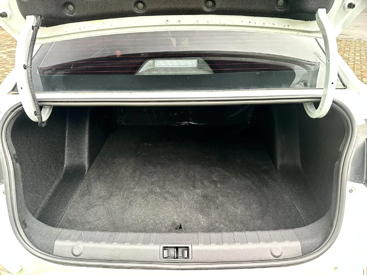 2023 DongFeng Aeolus YiXuan 1.5L 125HP L4 6DCT,autocango,china used car exporter,china ev exporter,chinese used car exporter,chinese used ev exporter