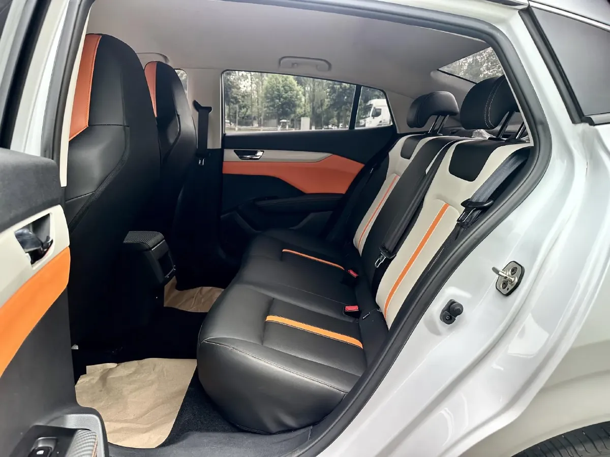 2023 DongFeng Aeolus YiXuan 1.5L 125HP L4 6DCT,autocango,china used car exporter,china ev exporter,chinese used car exporter,chinese used ev exporter