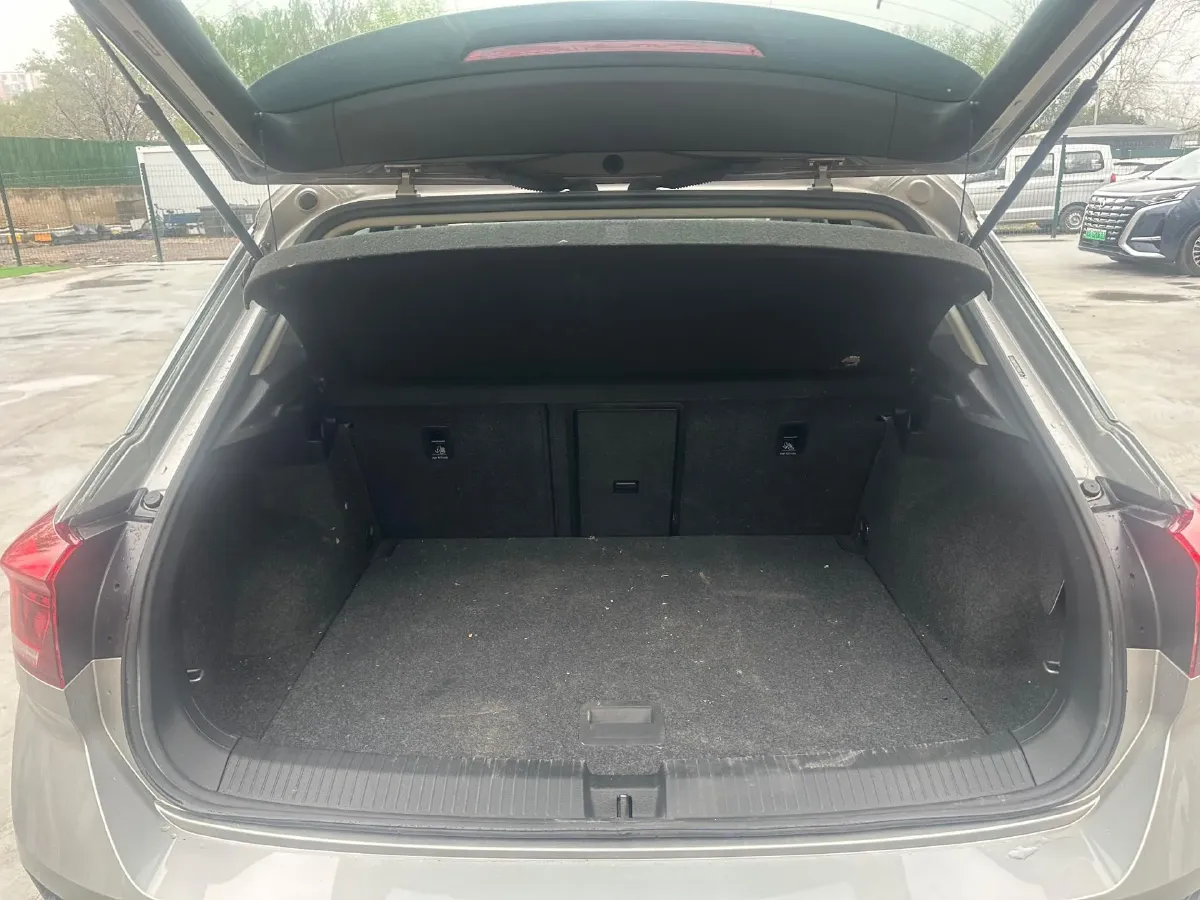 2019 Volkswagen T-Roc 1.4T 131HP L4 7DCT,autocango,china used car exporter,china ev exporter,chinese used car exporter,chinese used ev exporter