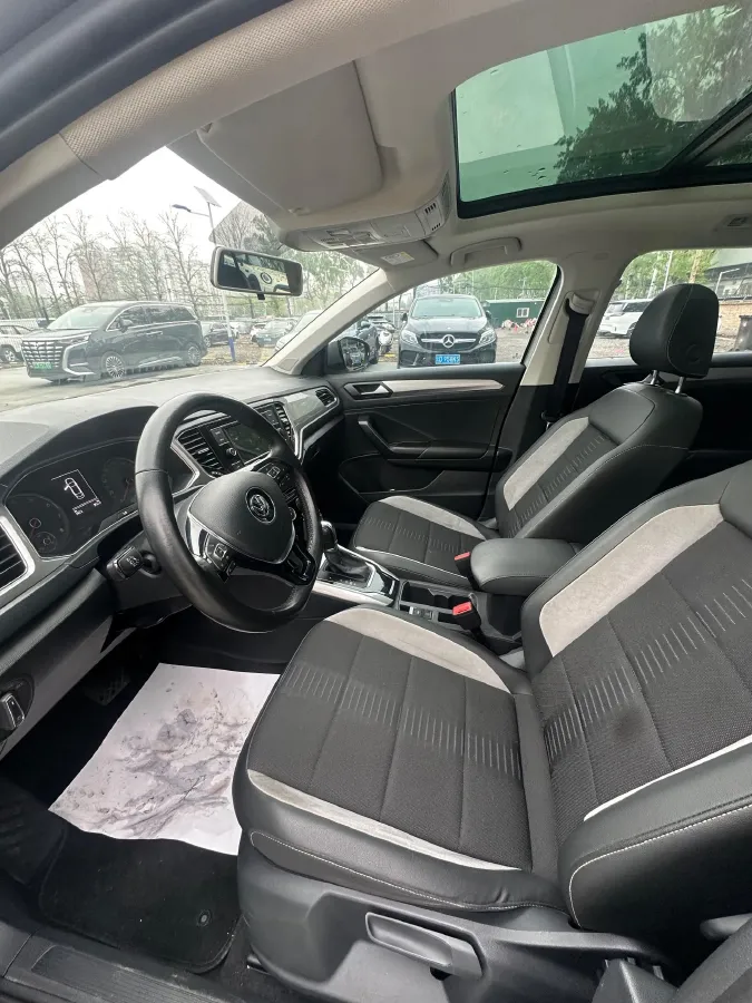 2019 Volkswagen T-Roc 1.4T 131HP L4 7DCT,autocango,china used car exporter,china ev exporter,chinese used car exporter,chinese used ev exporter