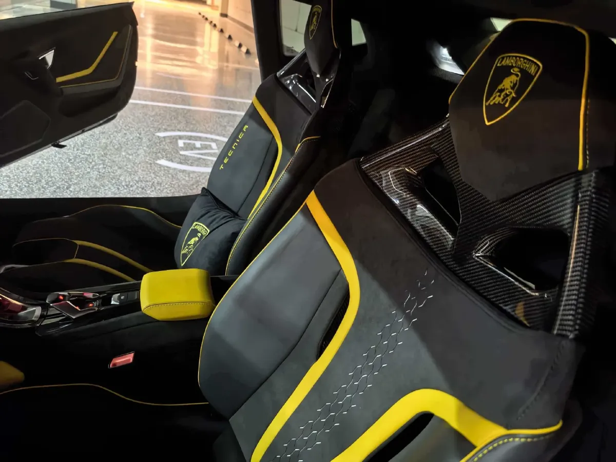 2023 Lamborghini Huracán 5.2L 640HP V10 7DCT,autocango,china used car exporter,china ev exporter,chinese used car exporter,chinese used ev exporter