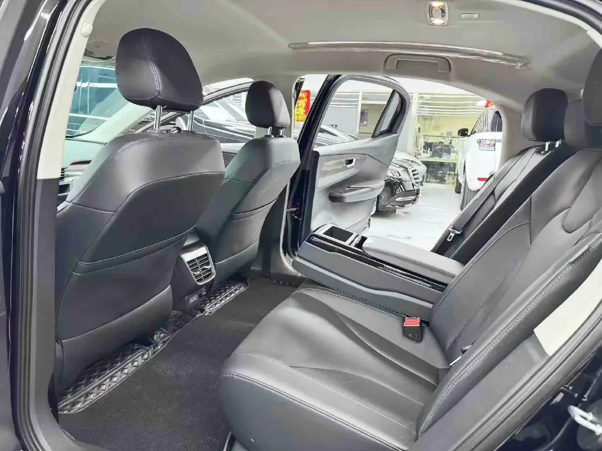 2022 HongQi E-QM5 BEV 54KWH,autocango,china used car exporter,china ev exporter,chinese used car exporter,chinese used ev exporter