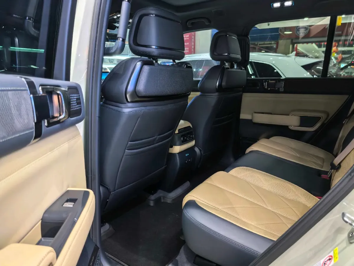 2023 FangChengBao Bao 5 1.5T 194HP L4 E-CVT PHEV 31.8KWH,autocango,china used car exporter,china ev exporter,chinese used car exporter,chinese used ev exporter