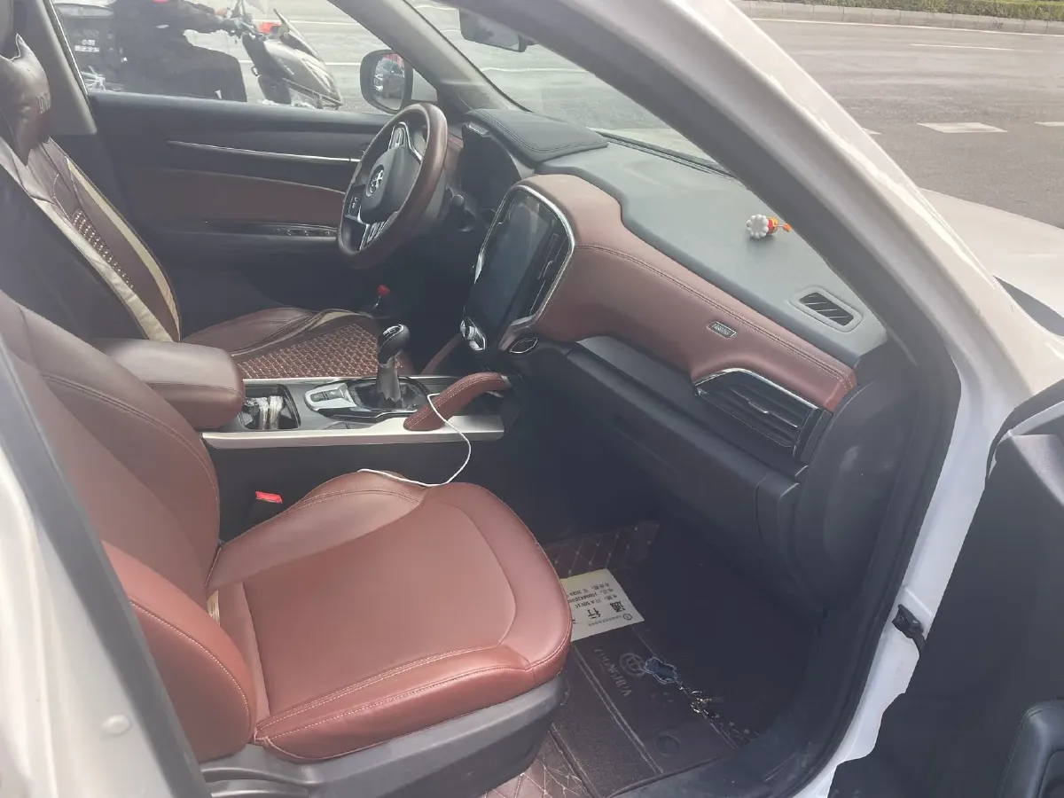 2018 Brilliance Auto V6 1.5T 150HP L4 6MT,autocango,china used car exporter,china ev exporter,chinese used car exporter,chinese used ev exporter