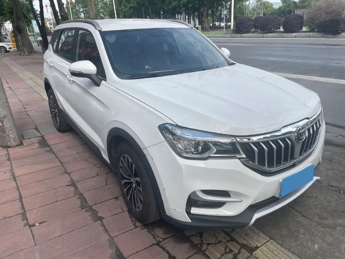 2018 Brilliance Auto V6 1.5T 150HP L4 6MT,autocango,china used car exporter,china ev exporter,chinese used car exporter,chinese used ev exporter