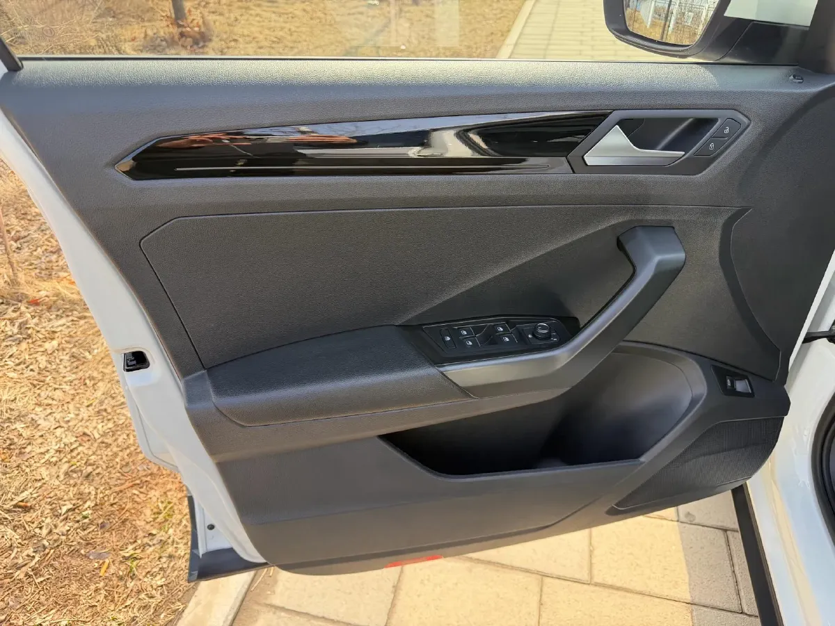 2022 Volkswagen T-Roc 1.4T 150HP L4 7DCT,autocango,china used car exporter,china ev exporter,chinese used car exporter,chinese used ev exporter