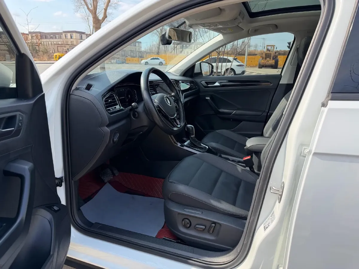 2022 Volkswagen T-Roc 1.4T 150HP L4 7DCT,autocango,china used car exporter,china ev exporter,chinese used car exporter,chinese used ev exporter