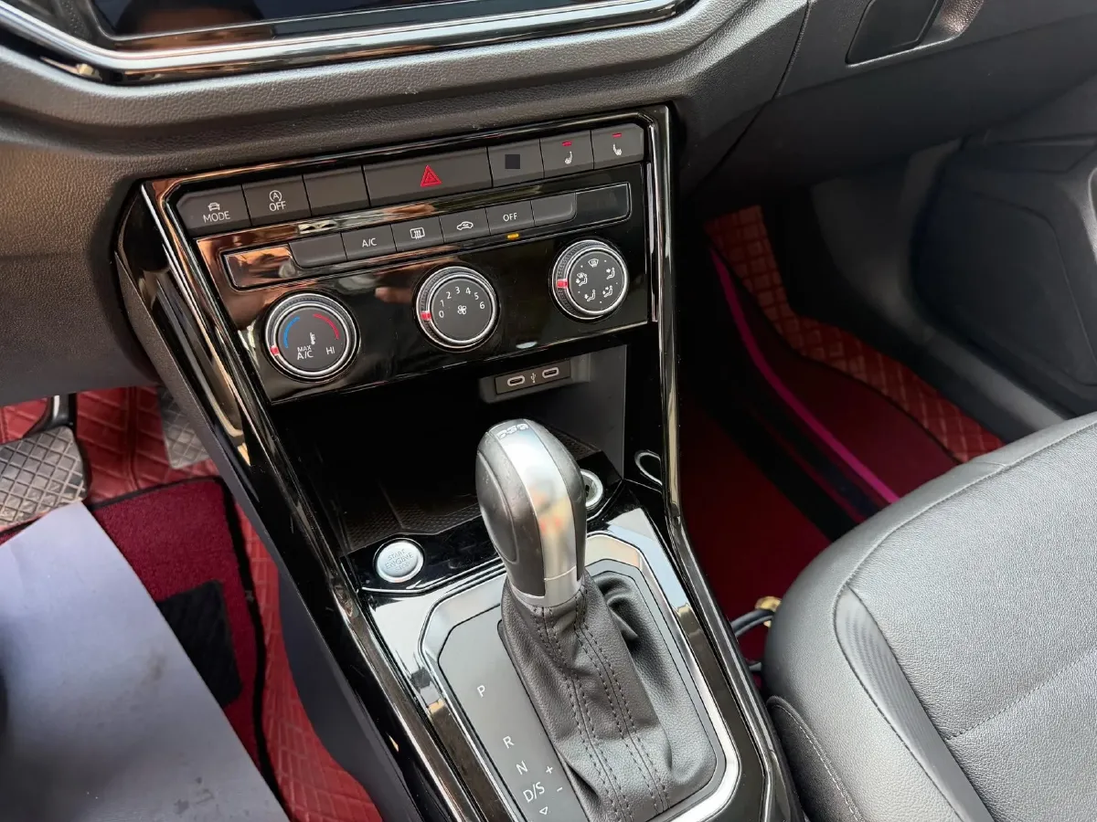 2022 Volkswagen T-Roc 1.4T 150HP L4 7DCT,autocango,china used car exporter,china ev exporter,chinese used car exporter,chinese used ev exporter