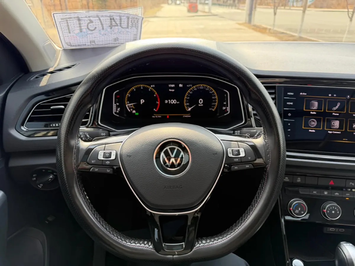 2022 Volkswagen T-Roc 1.4T 150HP L4 7DCT,autocango,china used car exporter,china ev exporter,chinese used car exporter,chinese used ev exporter