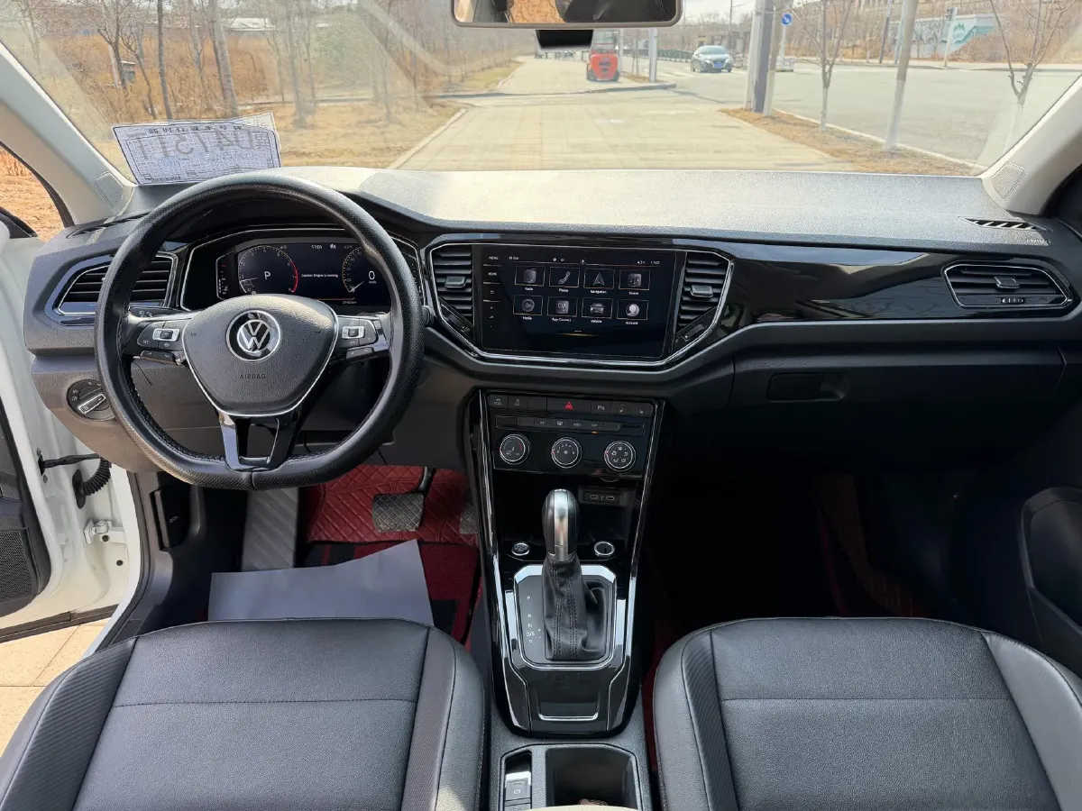 2022 Volkswagen T-Roc 1.4T 150HP L4 7DCT,autocango,china used car exporter,china ev exporter,chinese used car exporter,chinese used ev exporter