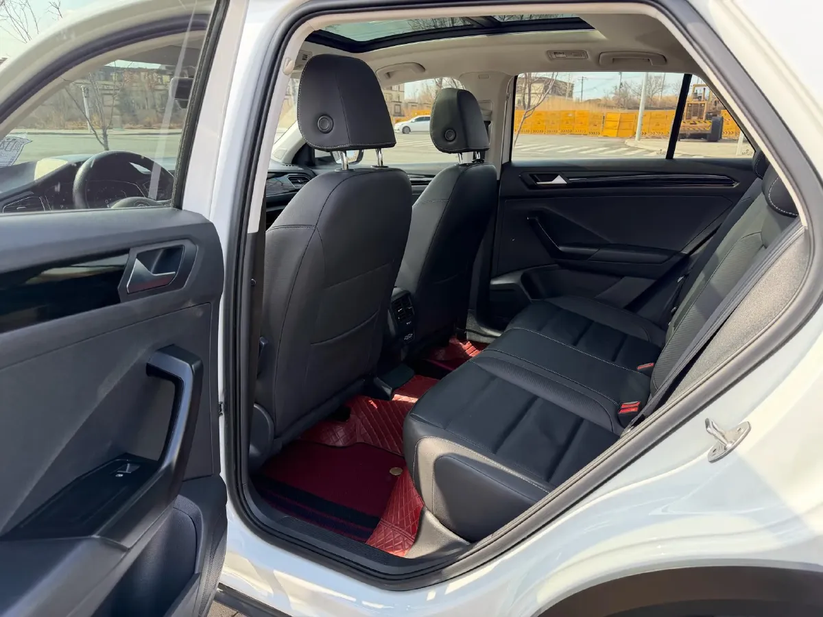 2022 Volkswagen T-Roc 1.4T 150HP L4 7DCT,autocango,china used car exporter,china ev exporter,chinese used car exporter,chinese used ev exporter