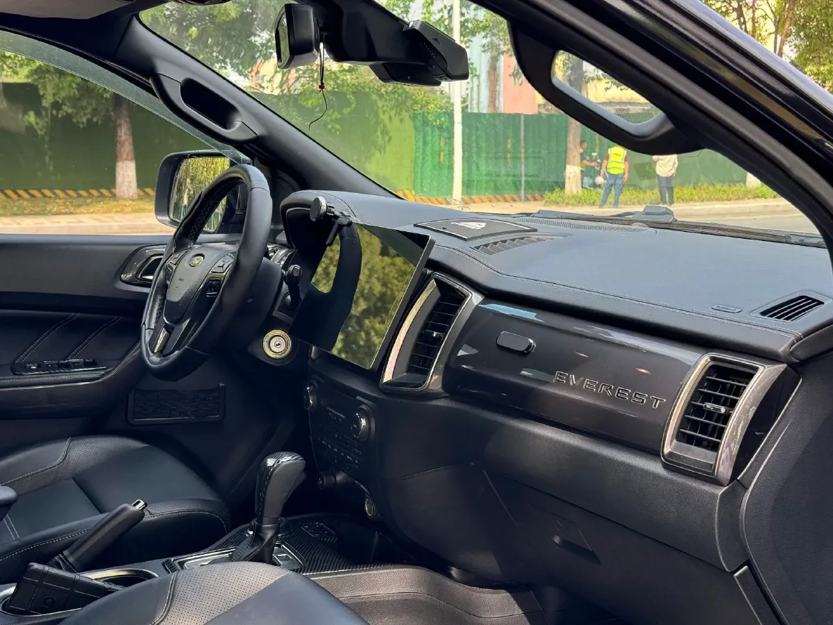 2017 Ford Everest 2.0T 245HP L4 6AT,autocango,china used car exporter,china ev exporter,chinese used car exporter,chinese used ev exporter