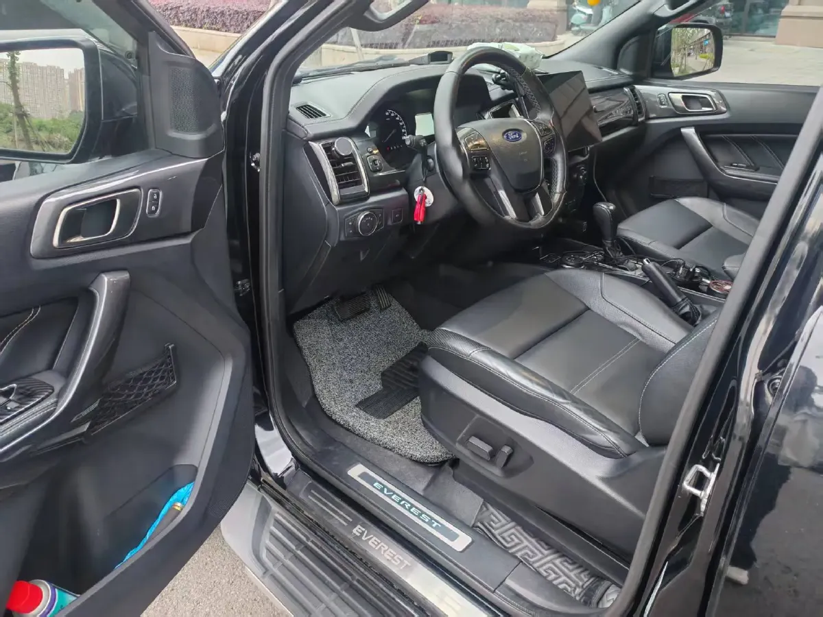 2017 Ford Everest 2.0T 245HP L4 6AT,autocango,china used car exporter,china ev exporter,chinese used car exporter,chinese used ev exporter