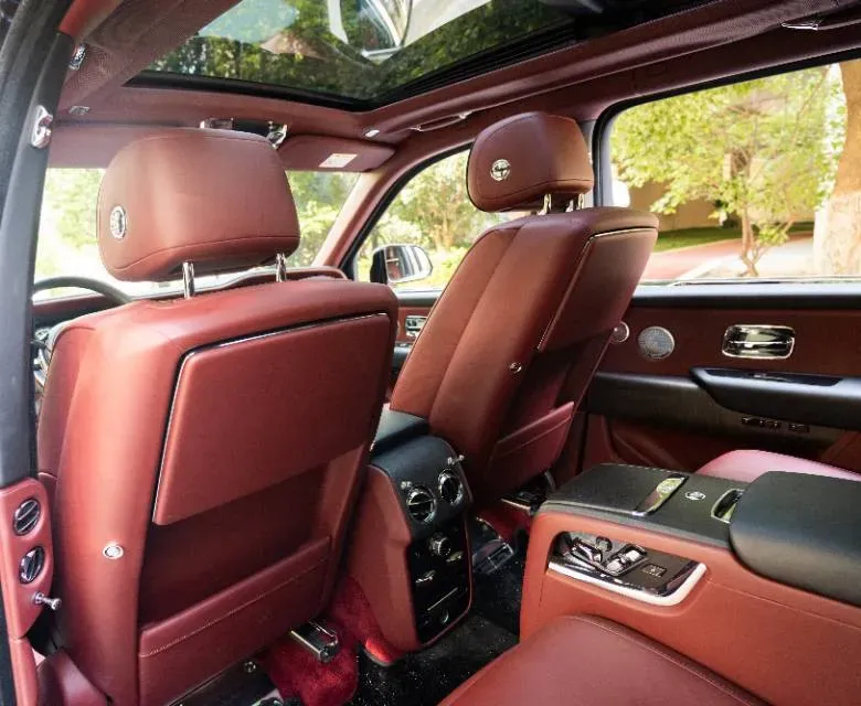 2018 Rolls-Royce Cullinan 6.7T 571HP V12 8AT,autocango,china used car exporter,china ev exporter,chinese used car exporter,chinese used ev exporter