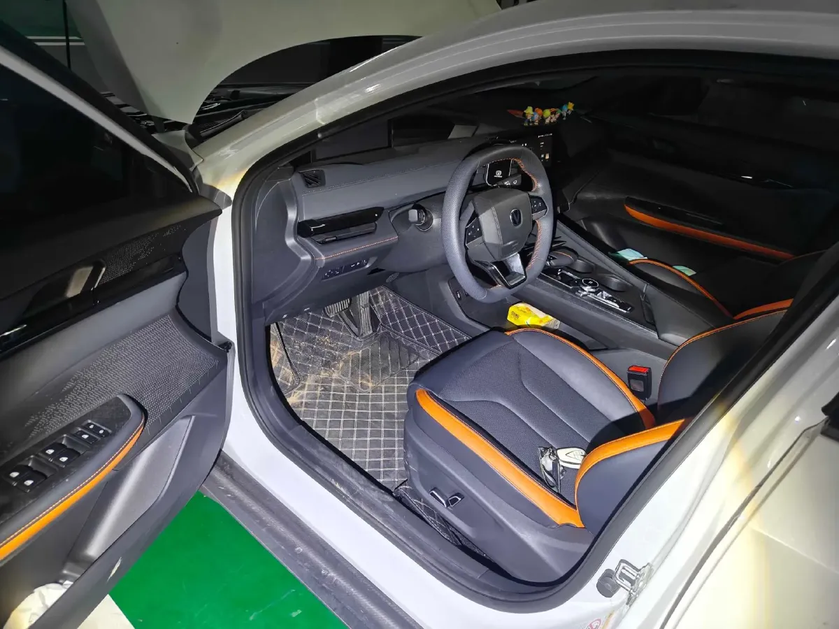 2023 ChangAn UNI-V 1.5T 188HP L4 7DCT,autocango,china used car exporter,china ev exporter,chinese used car exporter,chinese used ev exporter