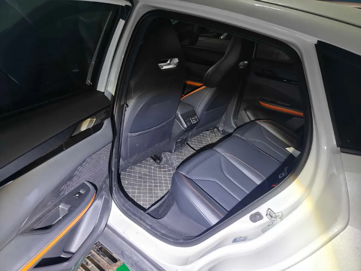 2023 ChangAn UNI-V 1.5T 188HP L4 7DCT,autocango,china used car exporter,china ev exporter,chinese used car exporter,chinese used ev exporter