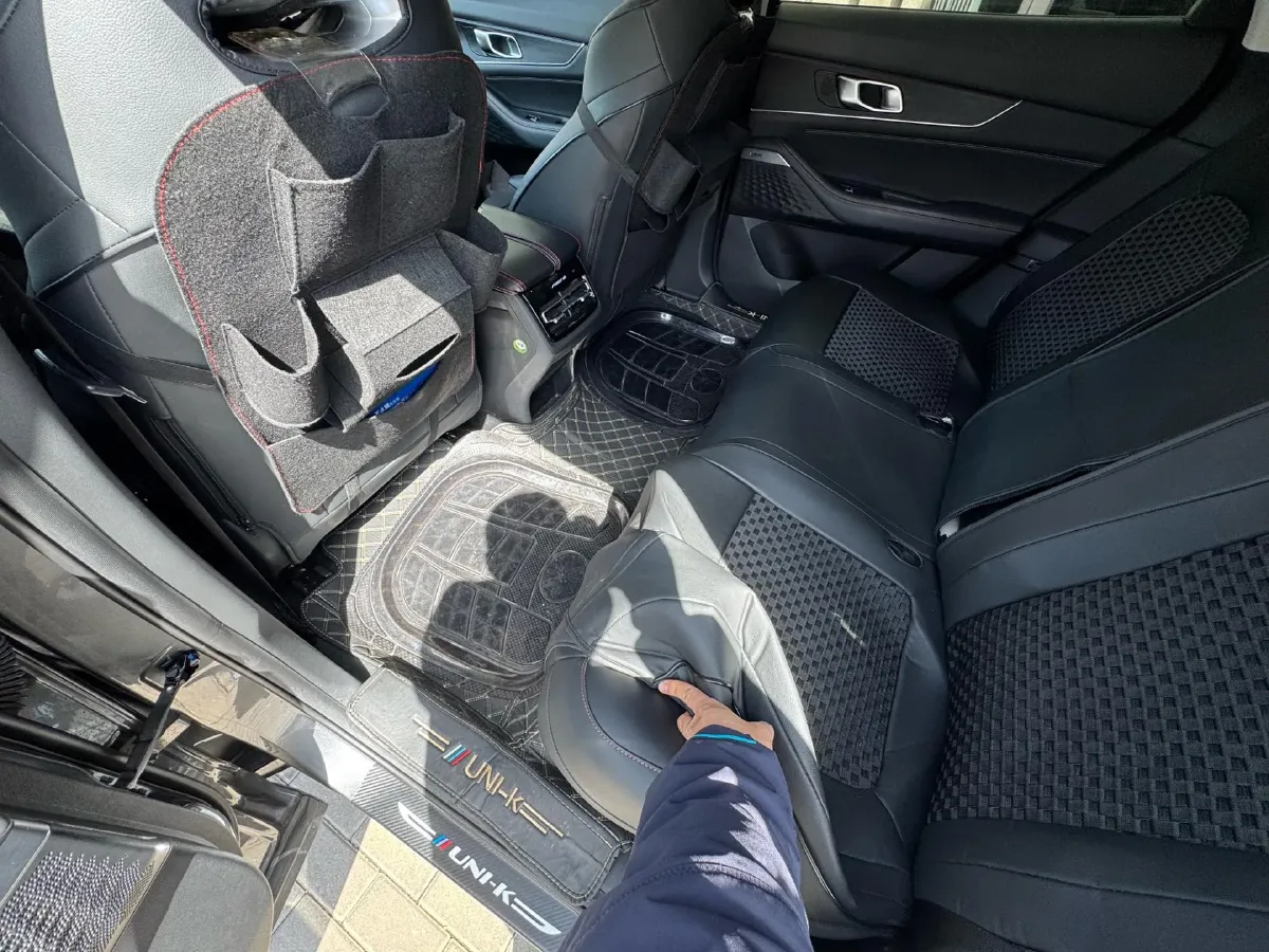 2021 ChangAn UNI-K 2.0T 233HP L4 8AT,autocango,china used car exporter,china ev exporter,chinese used car exporter,chinese used ev exporter