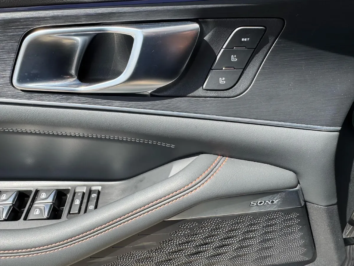 2021 ChangAn UNI-K 2.0T 233HP L4 8AT,autocango,china used car exporter,china ev exporter,chinese used car exporter,chinese used ev exporter